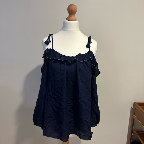 Joie “Eukene” 100% silk cold shoulder top. Sz Medium NWOT - Picture 7 of 11